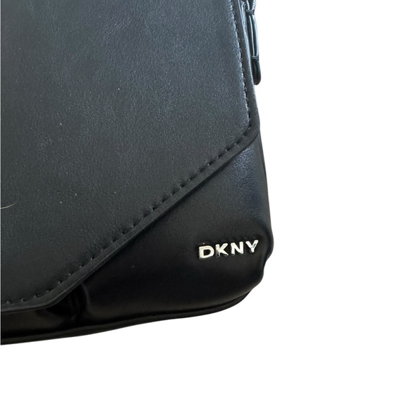 NWT DKNY Black Clutch Shoulder Bag - $128 MSRP ✨ - Picture 4 of 8